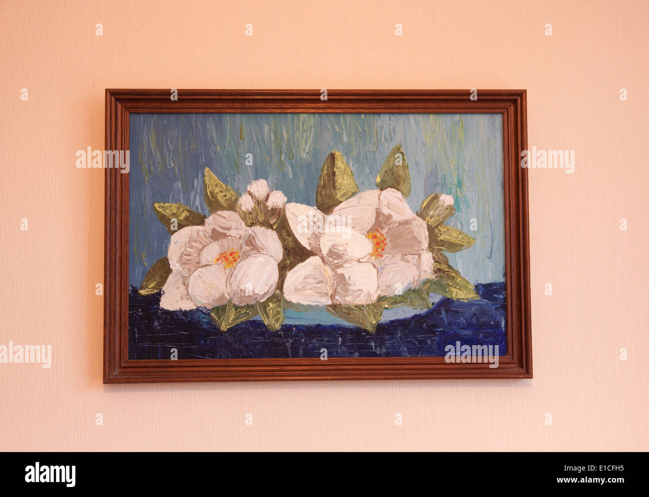 Photographie d'une peinture à l'huile, accroché sur un mur de fleurs Banque D'Images