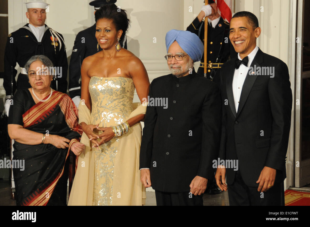 En l'honneur de l'arrivée de Son Excellence le Dr Manmohan Singh, Premier Ministre de la République de l'Inde , et son épouse, Mme Jasses Banque D'Images