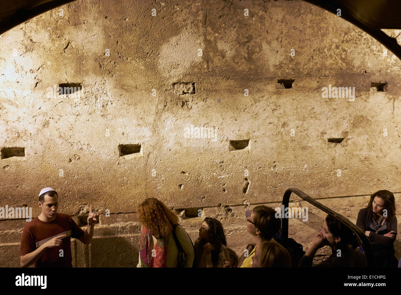 Guide parlant à tour group sur un tour de Jérusalem, Jérusalem, Israël Banque D'Images