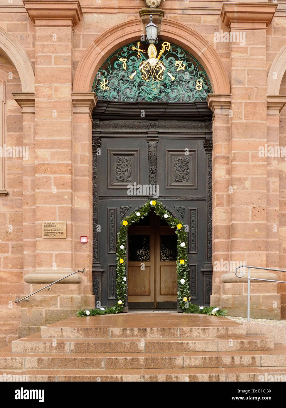 Porte d'entrée de l'Église orné Banque D'Images
