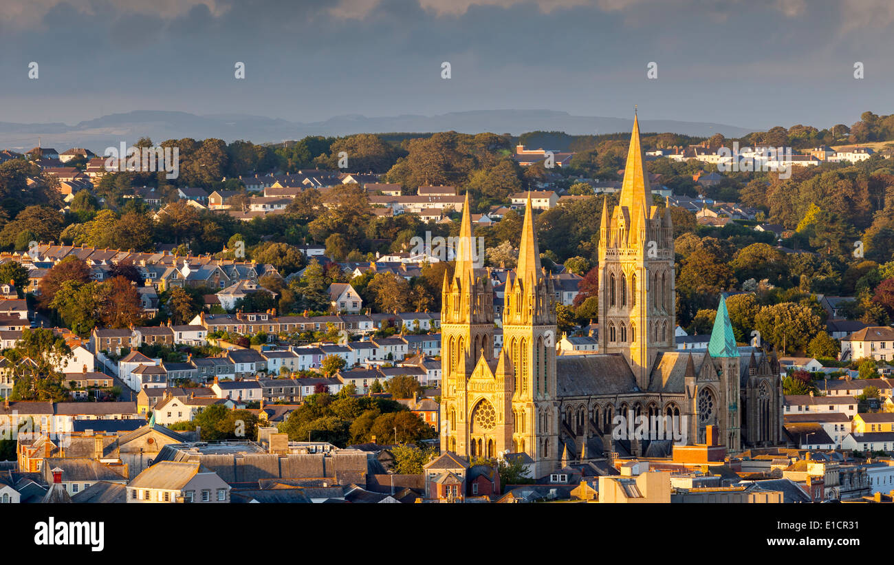 Donnant sur la cathédrale et sur les toits de la ville de Truro, Cornwall England UK Banque D'Images