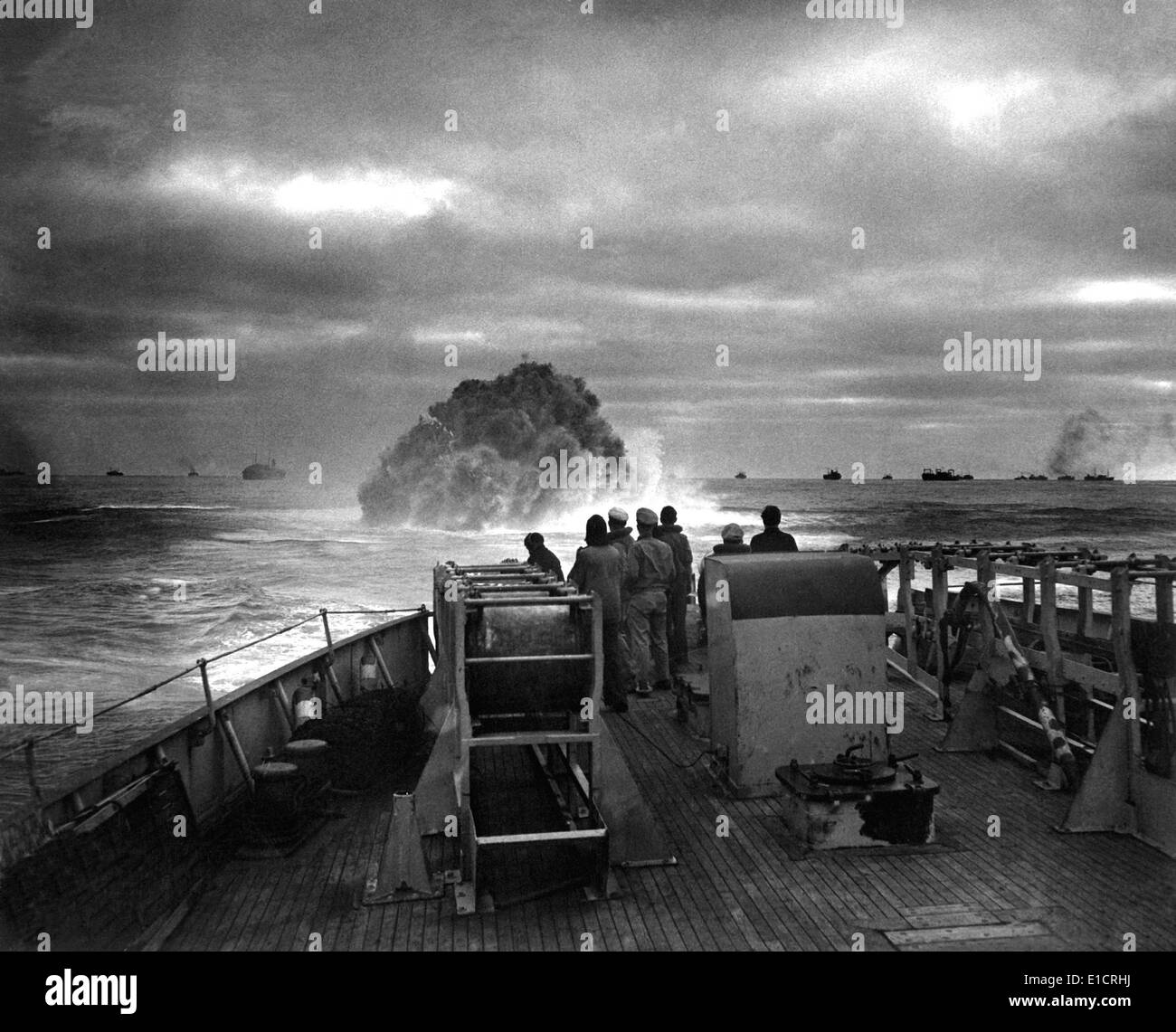 Explosion d'une grenade lancée à partir de la U.S. Coast Guard Cutter Spencer. Sous-marin allemand U-175 a été coulé et empêchés de Banque D'Images