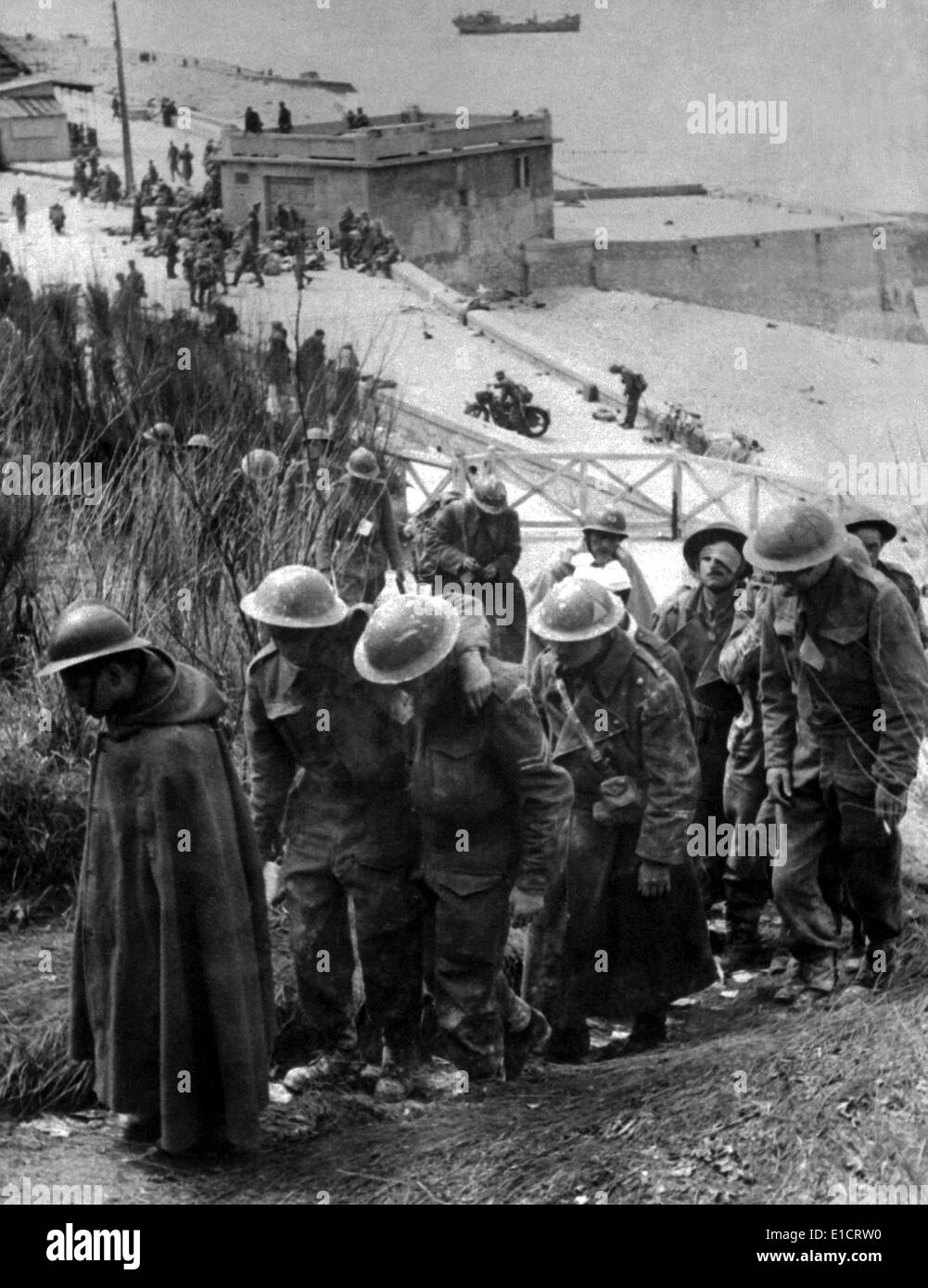 Les prisonniers britanniques à Dunkerque, France, juin 1940. Ce sont certaines des 30 000 à 40 000 soldats alliés malheureux à gauche Banque D'Images