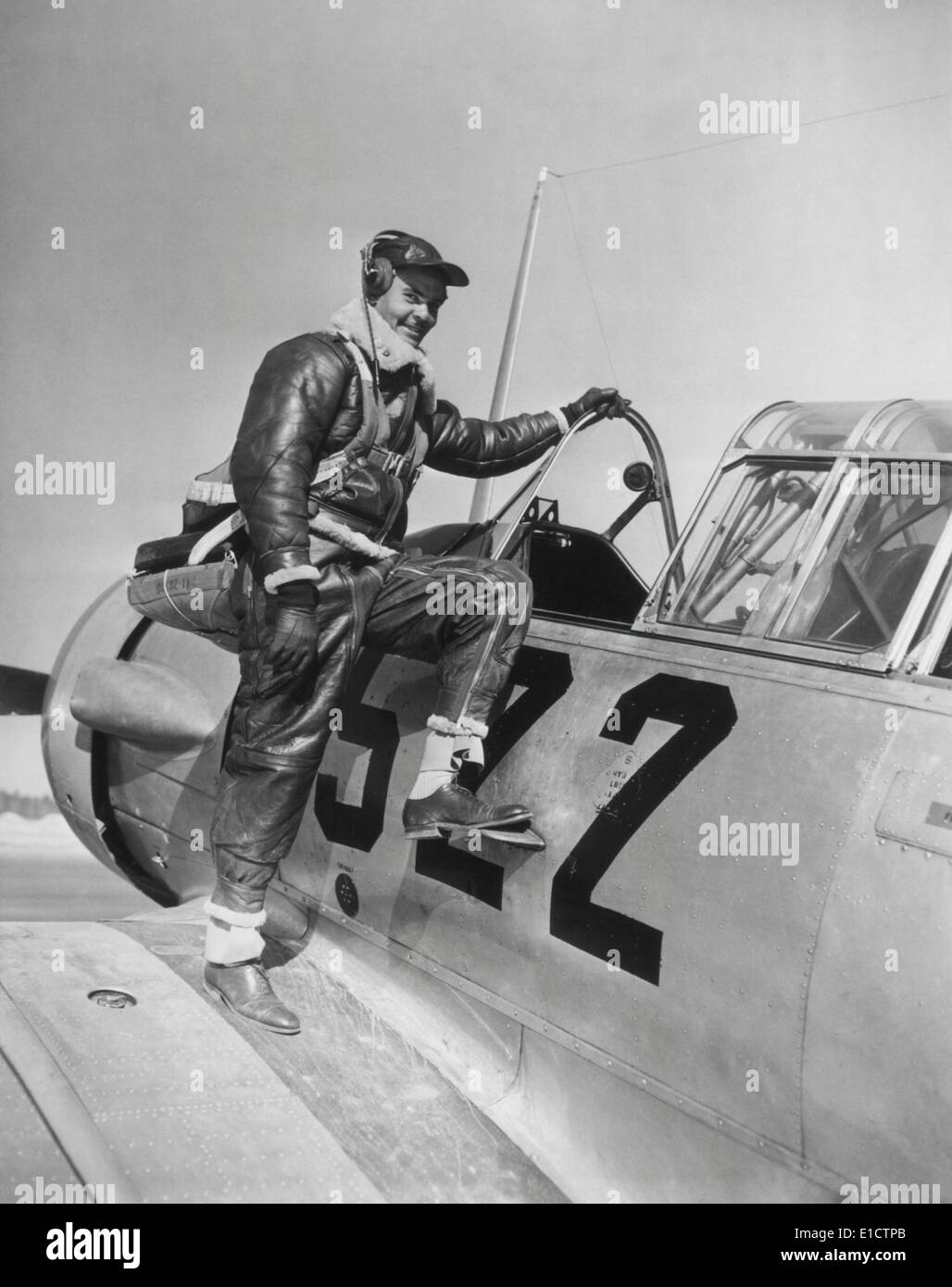 Le capitaine Benjamin Oliver Davis, Jr. de monter dans un entraînement avancé à Tuskegee, Alabama. Janvier 1942. La Seconde Guerre mondiale 2. Banque D'Images