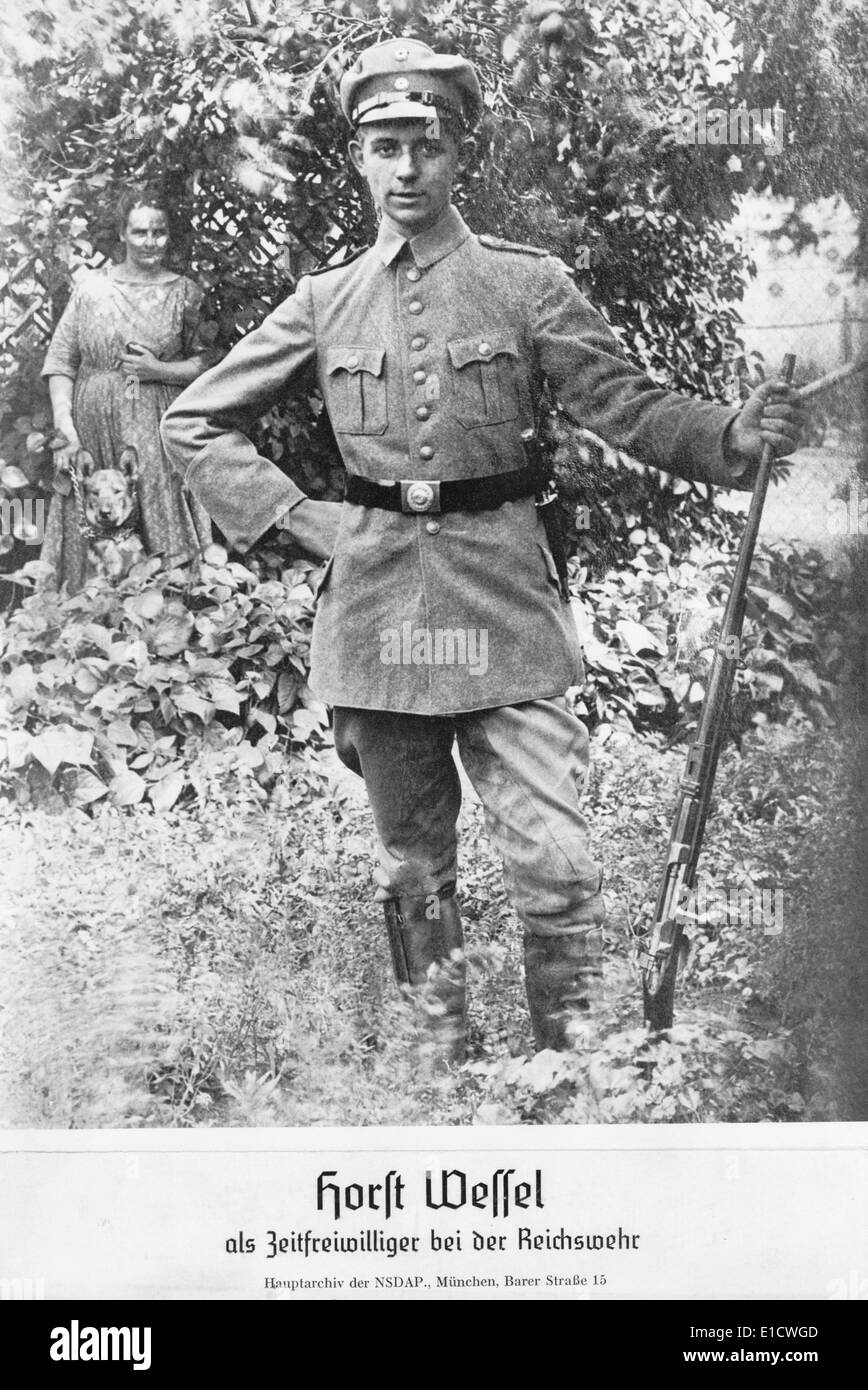 Horst Wessel dans un parti nazi Storm Trooper uniforme. Ca. L'année 1930. Il a été élevé au statut de héros Nazi après sa mort violente en 1930. Banque D'Images