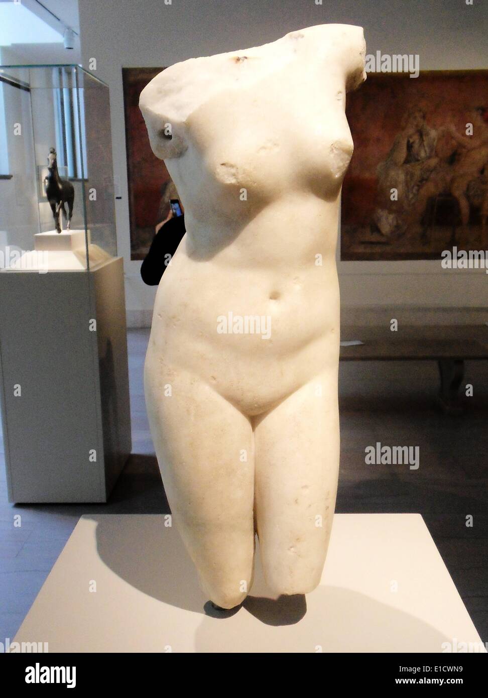 Statue en marbre d'Aphrodite Anadyomene (sèche-contraignant). Le Grec, 3e-2e siècle avant J.-C. ou romaine, au début de l'Impériale, 1er siècle après J.C. Banque D'Images