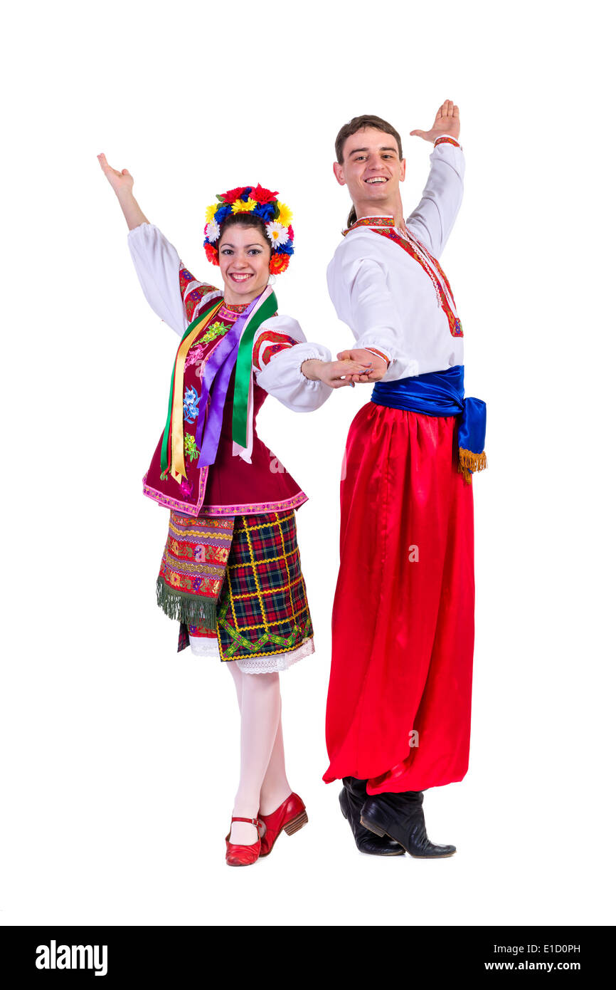 Beau couple de danseurs en costume traditionnel national polonais ukrainien vêtements sourire heureux, pleine longueur portrait isolé Banque D'Images