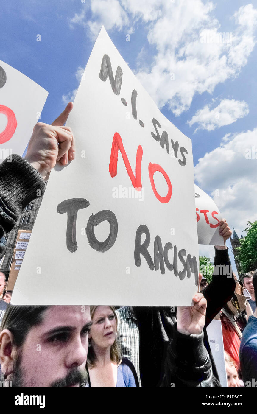 Belfast, Irlande du Nord. 31 mai 2014 - Des milliers de personnes pour un anti-racisme manifestation tenue à l'appui d'Anna Lo MLA. Mme Lo avait menacé de quitter l'Irlande du Nord à cause de la quantité d'attaques racistes. Crédit : Stephen Barnes/Alamy Live News Banque D'Images