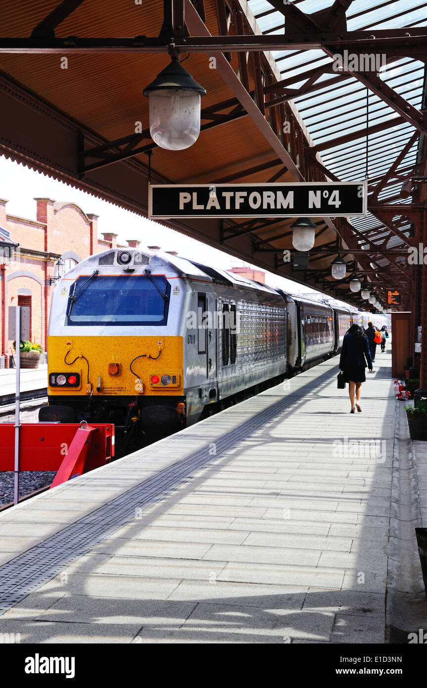 Chiltern Railways Class 67 loco le long de la plate-forme à la gare de Moor Street, Birmingham, Angleterre, Royaume-Uni, Europe de l'Ouest. Banque D'Images