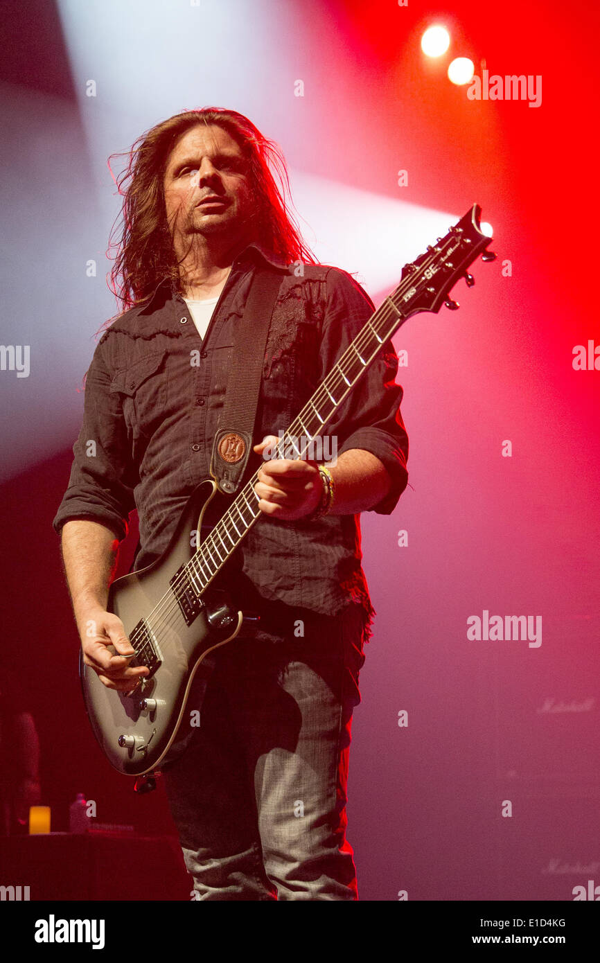 30 mai 2014 - Hammond, Indiana, États-Unis - guitariste MIKE MUSHOK de Staind effectue vivre sur le lieu de l'at Horseshoe Casino à Hammond, Indiana (Image Crédit : © Daniel DeSlover/ZUMAPRESS.com) Banque D'Images