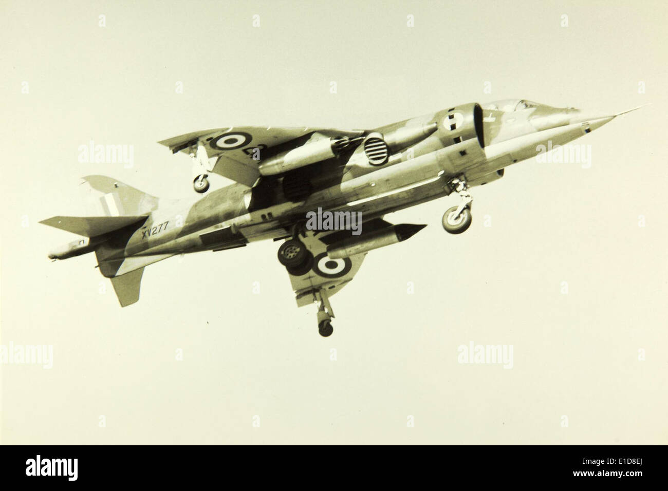 Le Hawker P.1127, le prédécesseur du Harrier, était un avion pionnier à décollage et atterrissage vertical/court (V/STOL) développé dans les années 1960 L'AV-8 Harrier, un développement ultérieur, est devenu un avion clé pour la Royal Navy et les Marines des États-Unis en raison de ses capacités VTOL. Banque D'Images