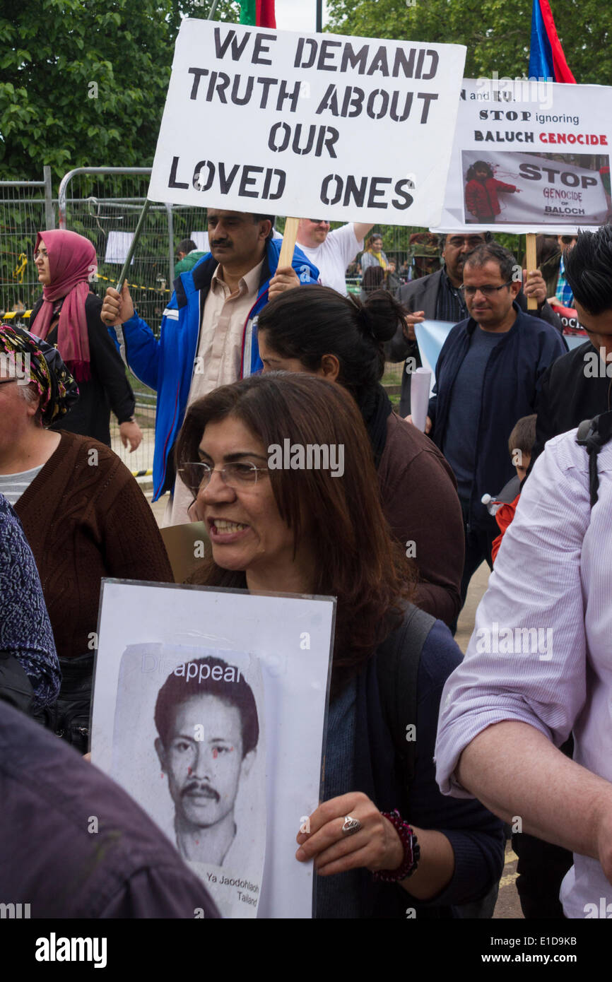Les manifestants contre les disparitions politiques partout dans le monde pour participer à la Commission internationale contre les disparitions forcées (CISD) mars, Londres 31 mai 2014. Banque D'Images