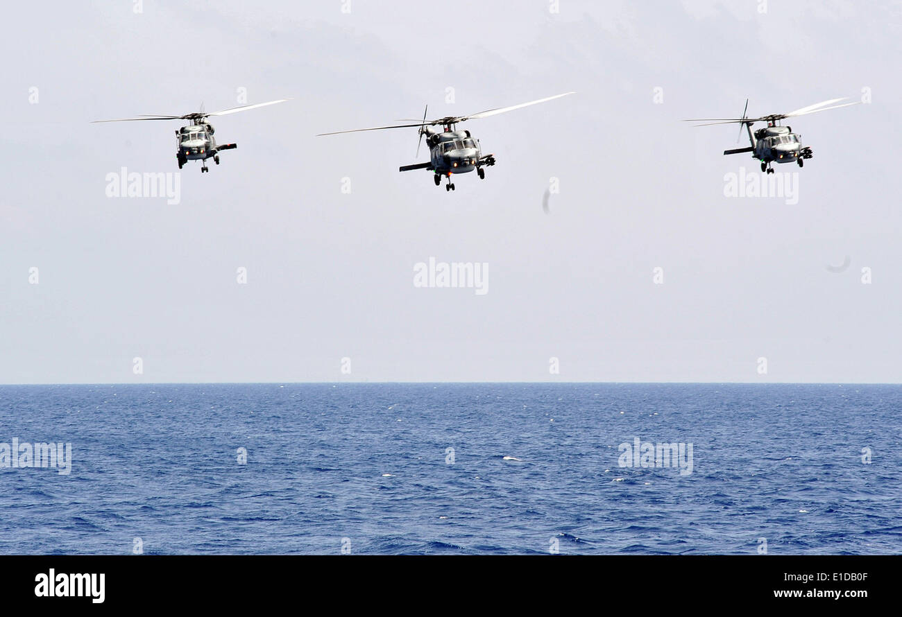 Istanbul. 31 mai, 2014. Trois hélicoptères voler dans un exercice militaire dans la mer Méditerranée en Turquie, le 31 mai 2014. Les forces navales turques a lancé une grande et large plage les exercices militaires avec le nom de code White Storm-2014 dans le sud-ouest de la province d'Antalya Méditerranée district. Le processus de formation se poursuivra jusqu'au 1 juin. © Cihan/Xinhua/Alamy Live News Banque D'Images