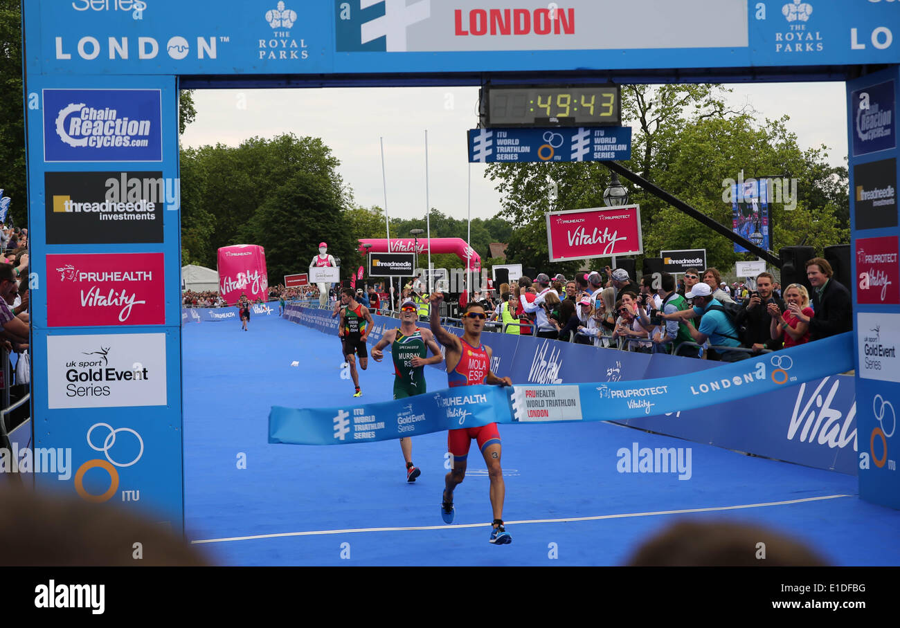 Londres, Royaume-Uni. 31 mai, 2014.Mario Mola remporte le triathlon ITU Elite hommes : petericardo lusabia Crédit/Alamy Live News Banque D'Images