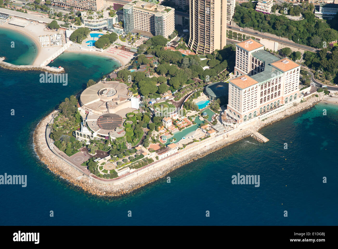 VUE AÉRIENNE.Hôtel de luxe construit sur un terrain récupéré.Monte-Carlo Bay Hotel and Resort, quartier de Larvotto, Principauté de Monaco. Banque D'Images