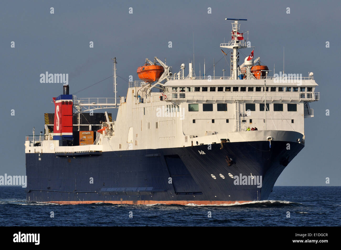 Poser Travemuende Ferry entrant Banque D'Images
