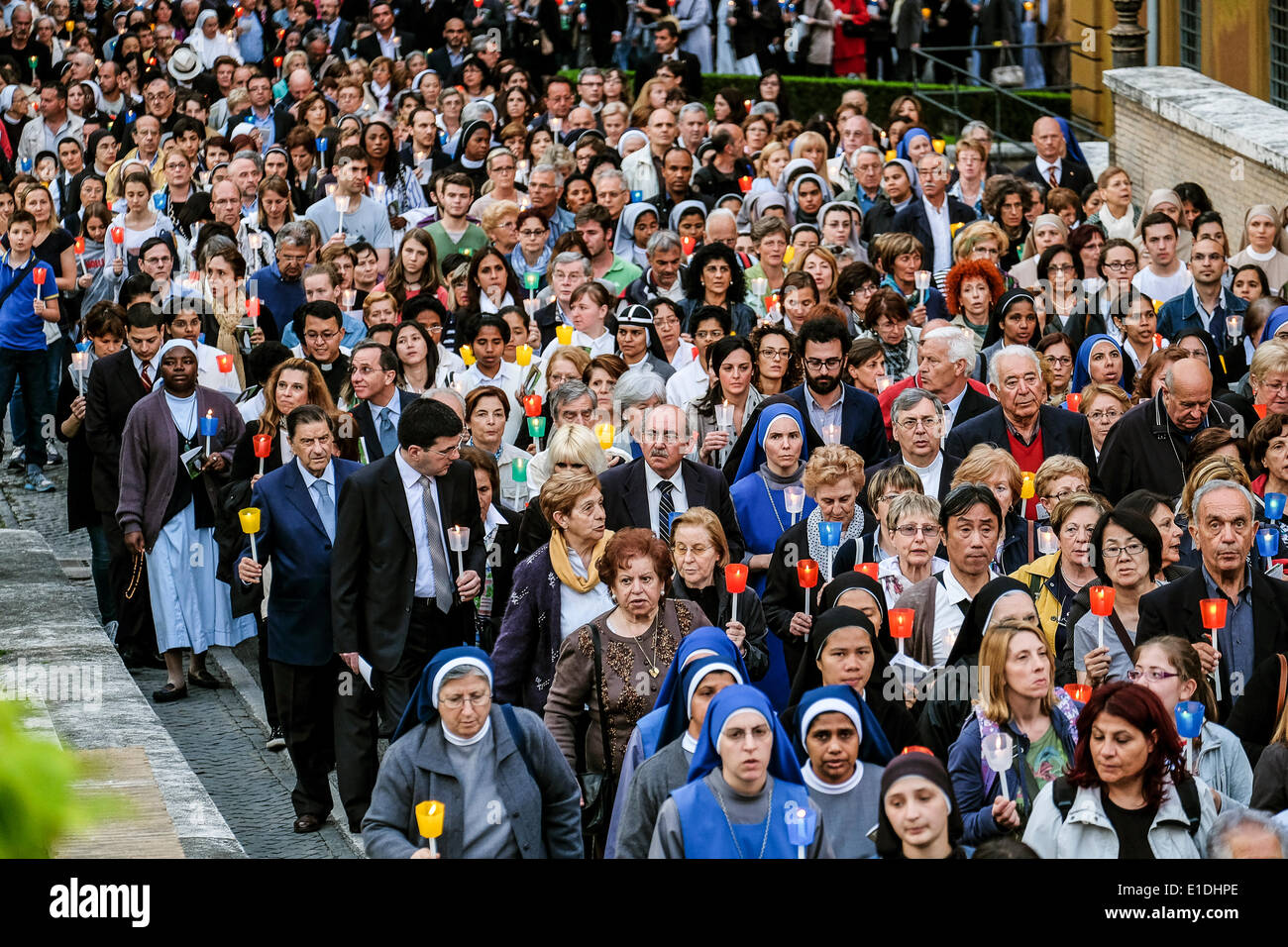 La cité du Vatican. 31 mai, 2014. Le pape François - Célébration de la Vierge Marie pour la fin du mois de mai dans la région de Vatican, Jardins du Vatican, grotte de Lourdes Crédit : Realy Easy Star/Alamy Live News Banque D'Images