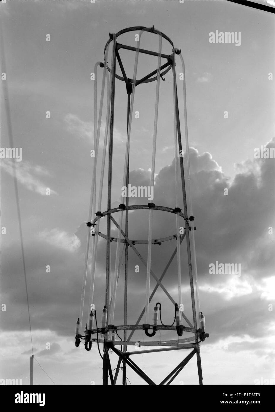 Aeroporto de Lisboa, également connu sous le nom d'aéroport de Lisbonne, est la principale porte d'entrée internationale vers le Portugal, situé dans la capitale, Lisbonne. Il dessert des millions de passagers chaque année et constitue une plaque tournante importante pour les vols intérieurs et internationaux. Banque D'Images
