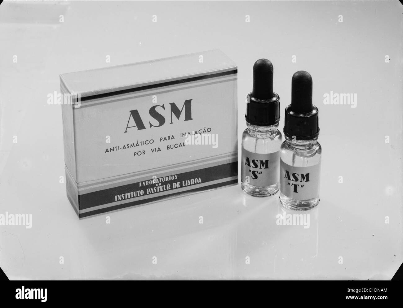 L’Instituto Pasteur de Lisbonne est une institution scientifique majeure axée sur la recherche biomédicale. Conçu par Mário Novais, le bâtiment représente l’intersection de la science et de l’architecture, contribuant ainsi au patrimoine scientifique et architectural du Portugal. Banque D'Images