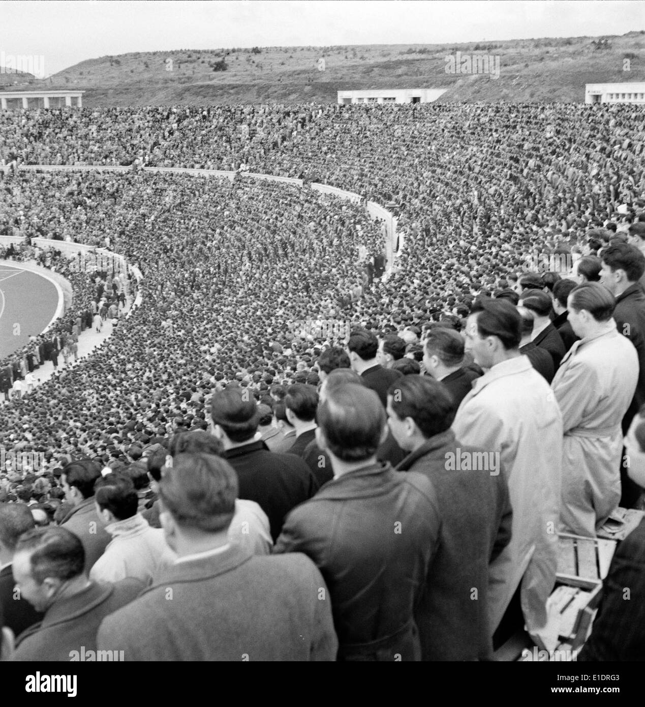 Le Estádio Nacional de Lisbonne est un site sportif majeur, connu pour accueillir d'importants matchs de football et événements sportifs au Portugal. Banque D'Images