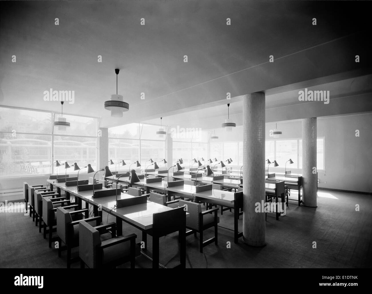 Cette photographie montre les bâtiments de la Associação Académica da Universidade de Coimbra à Coimbra, Portugal, capturant ses caractéristiques architecturales et son importance académique, photographiés par Horácio Novais. Banque D'Images