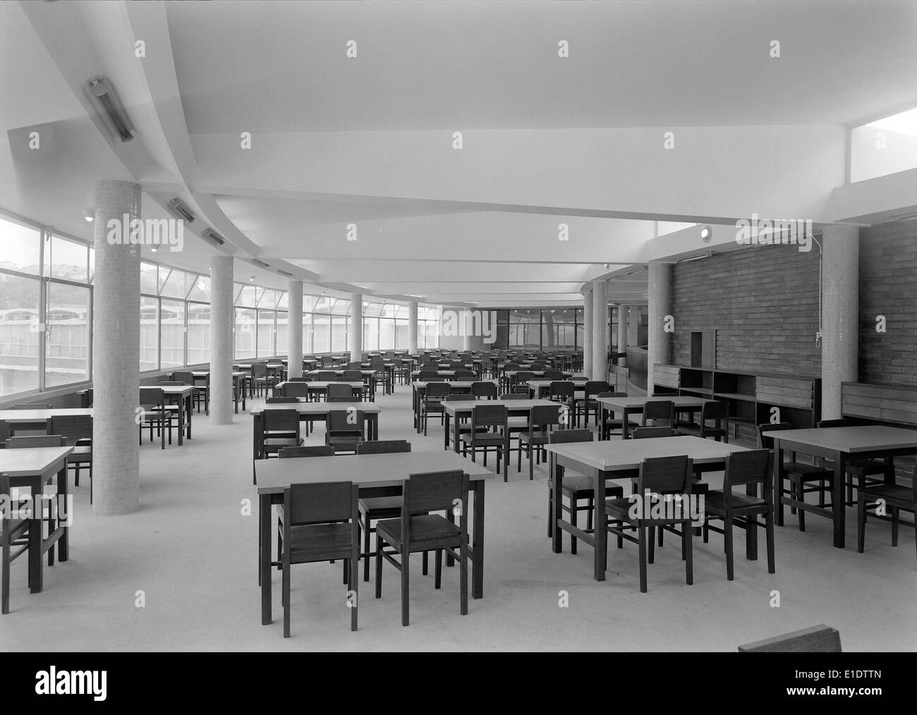 Photographie des bâtiments de la Associação Acadêmica da Universidade de Coimbra à Coimbra, Portugal, soulignant le style architectural et son lien avec l'université. Banque D'Images