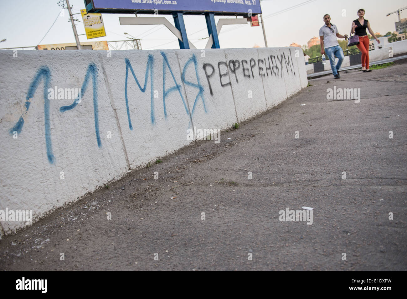 Inscription sur le mur '11 mai référendum" à Donetsk, Ukraine Banque D'Images