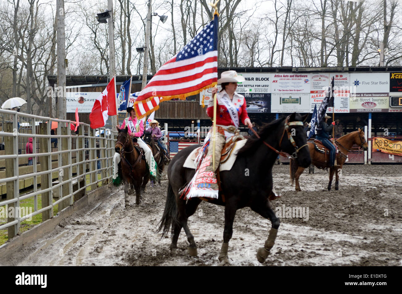 US Student parade de drapeaux de plomb autour d'Attica NY Arena Banque D'Images