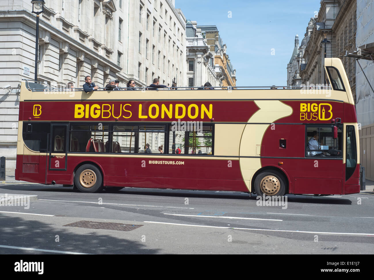 Open top bus de tourisme à Londres, Angleterre, RU Banque D'Images