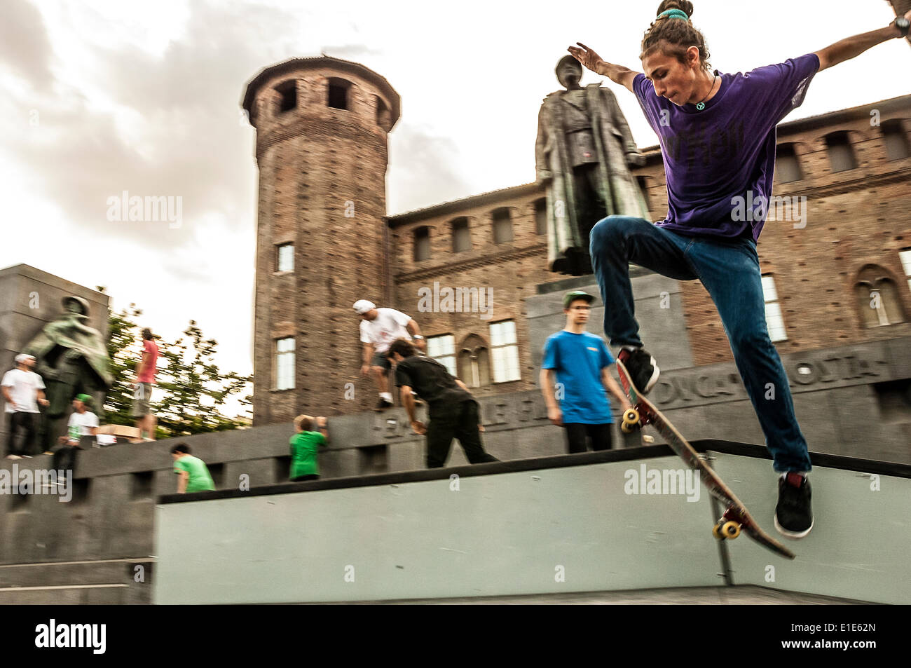 Turin, Italie. 01 Juin, 2014. 'Événement Le sport va dans le square à Turin". Turin a été choisie comme Capitale Européenne du Sport 2015 - Skateboard sur la Piazza Castello Crédit : Realy Easy Star/Alamy Live News Banque D'Images