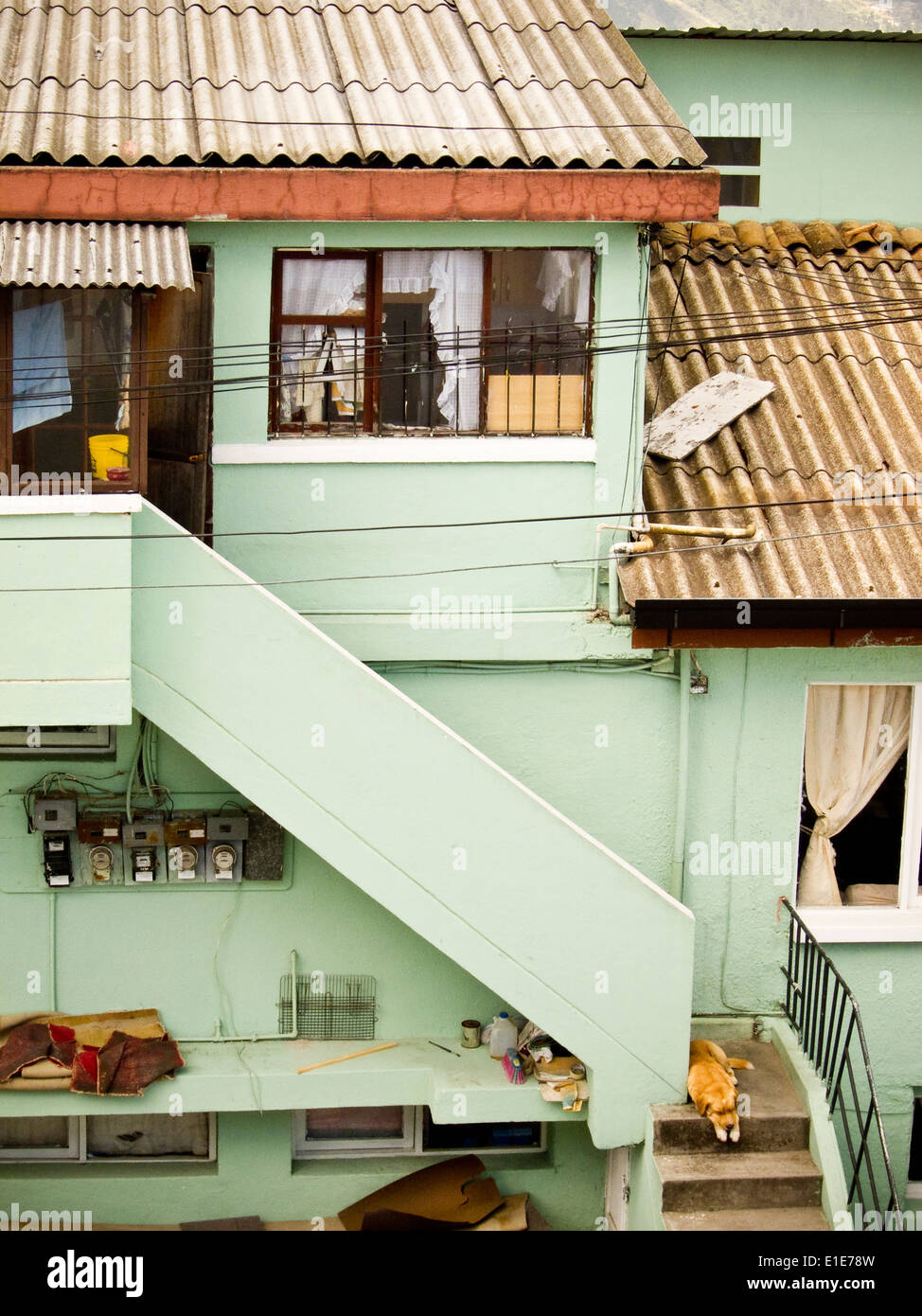 Extérieur d'une maison verte à Quito Banque D'Images