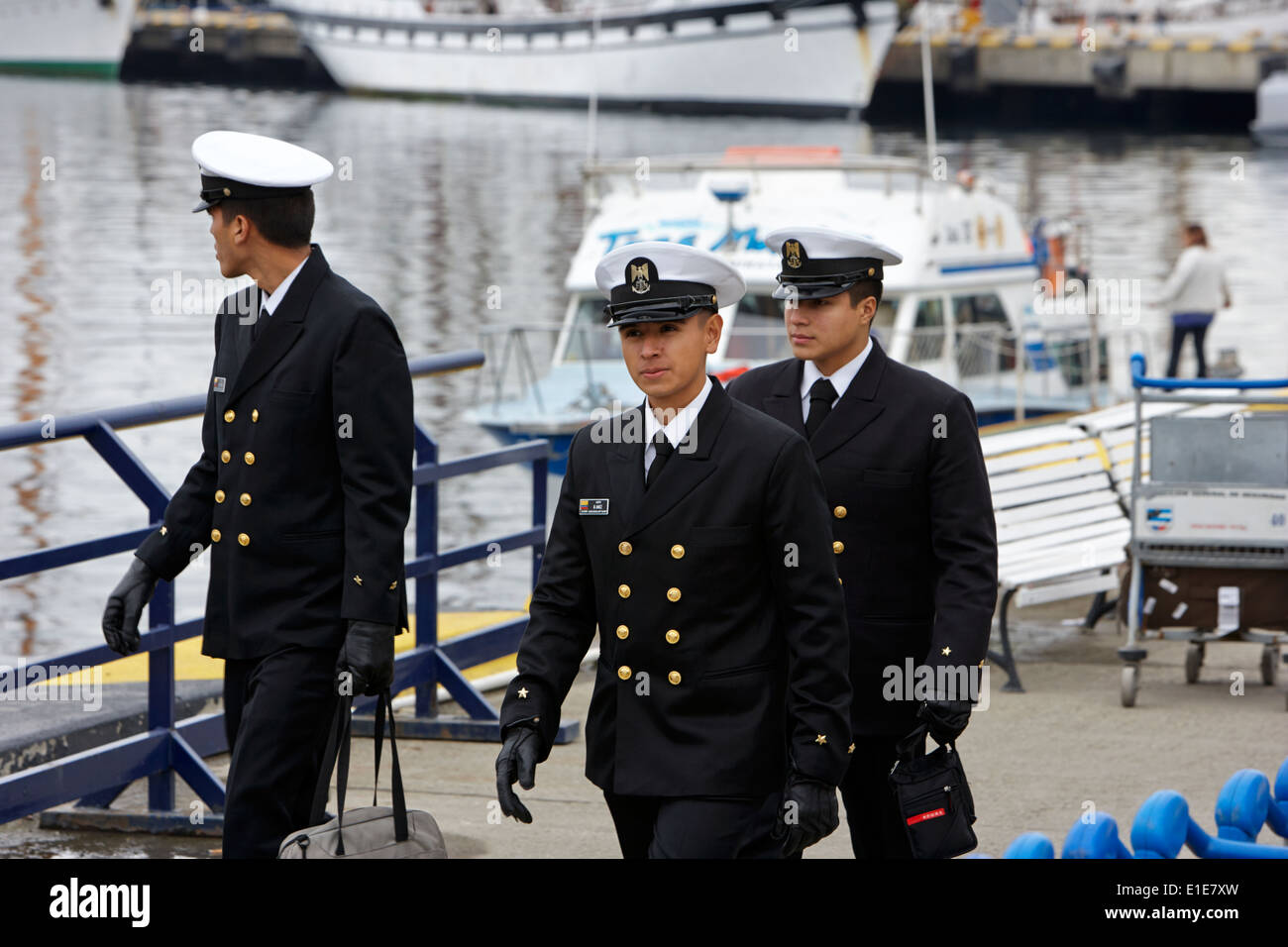 Les élèves-officiers de la marine colombienne de l'uniforme officiel de l'Argentine Ushuaia Banque D'Images