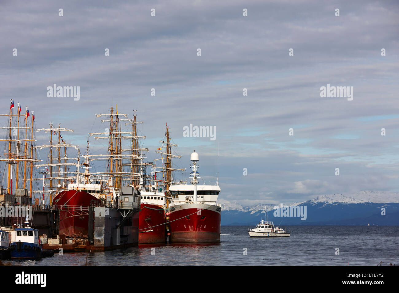 Pêche à l'usine chalutiers amarrés au port d'Ushuaïa en Argentine Banque D'Images