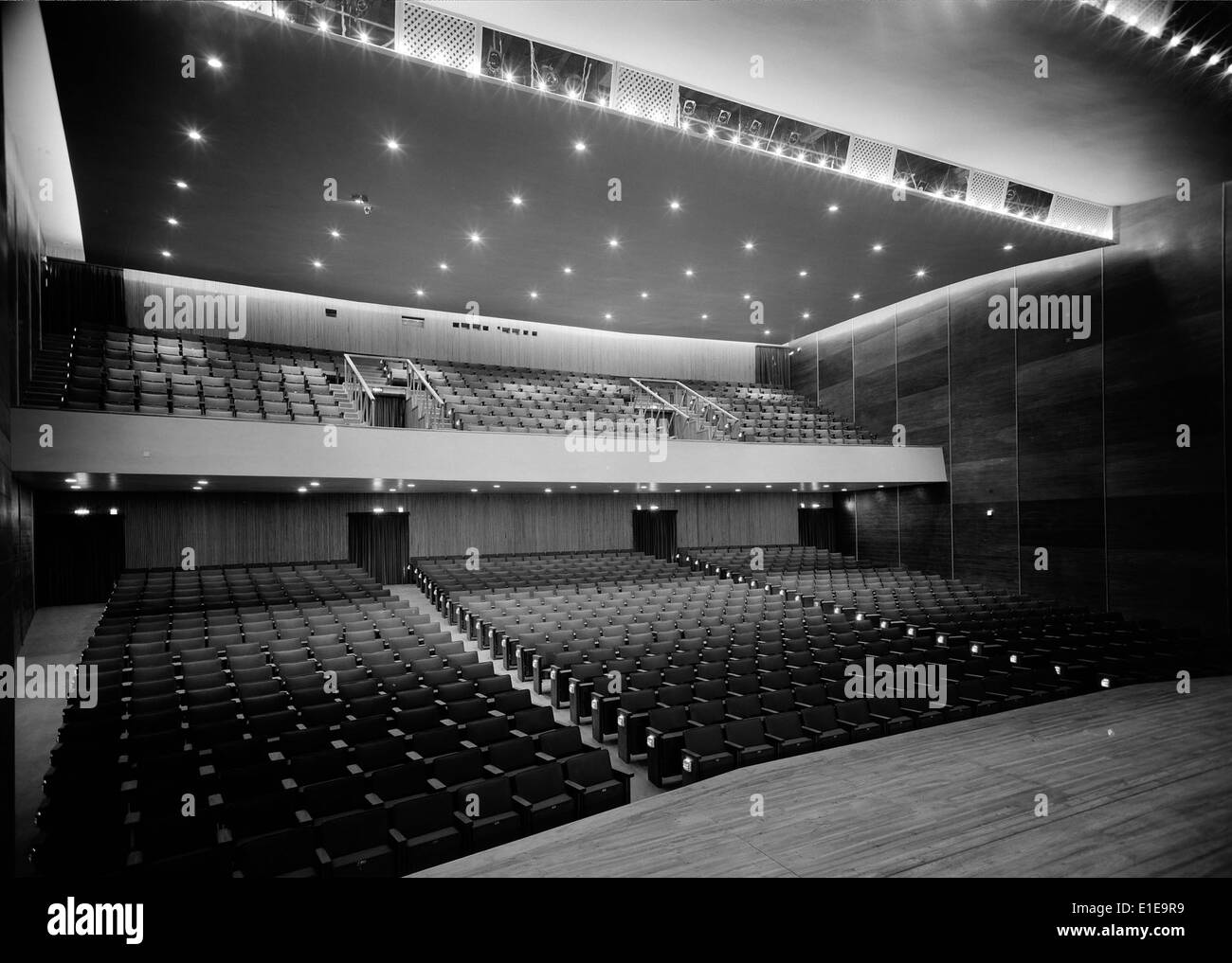 Photographie du Teatro Gil Vicente à Coimbra, Portugal, un bâtiment de théâtre emblématique associé à l'Universidade de Coimbra et à la Associação Académica da Universidade de Coimbra. Banque D'Images