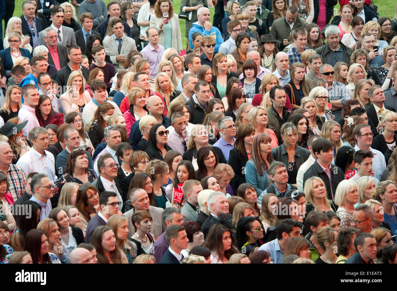 X Factor gagnant James Arthur sur scène à Newmarket, cours Juillet après course, samedi 31 mai 2014. Banque D'Images