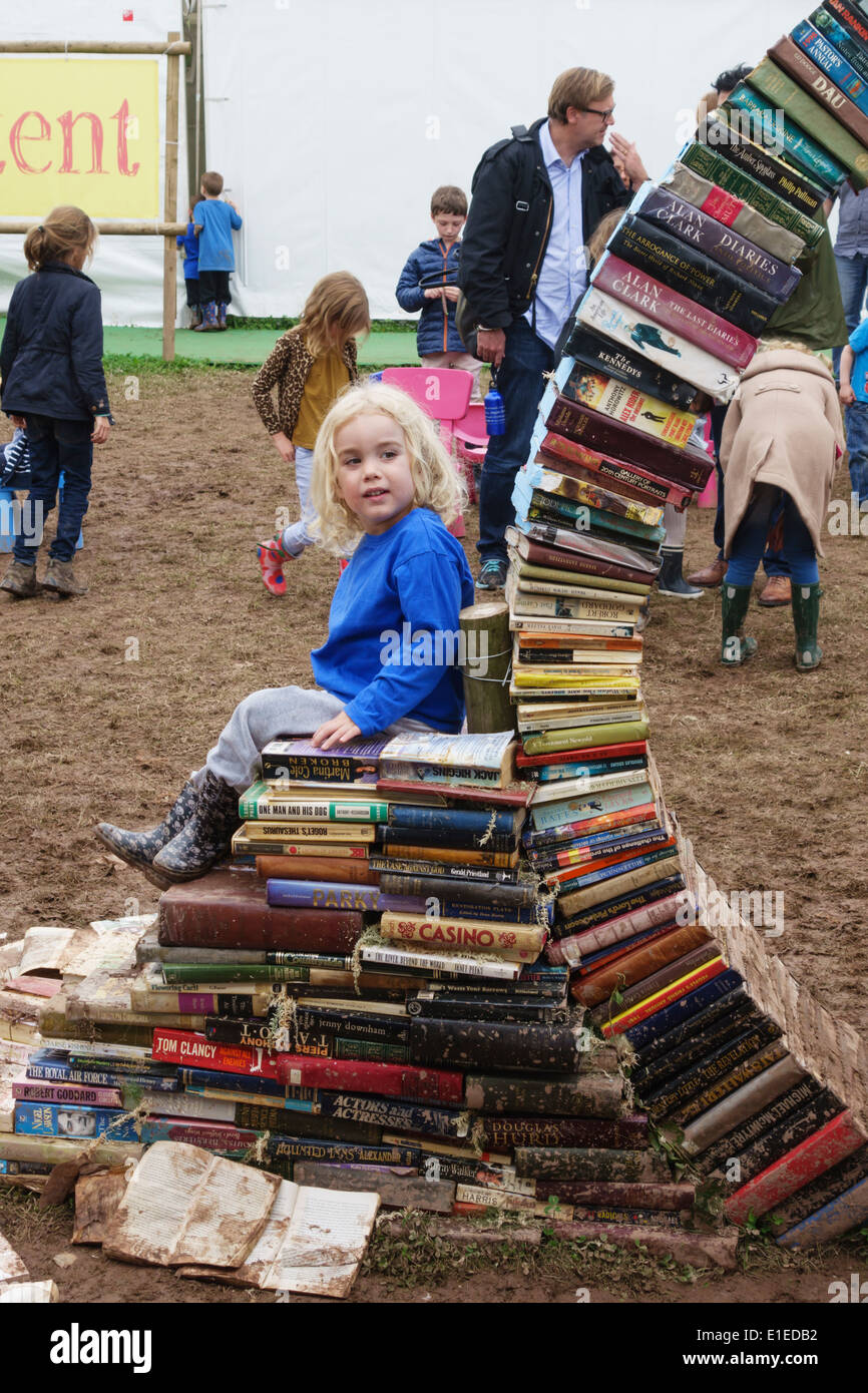 L'aire de jeux boueux à l'Hay Festival 2014 de la littérature, de l'Hay-on-Wye, Powys, UK Banque D'Images