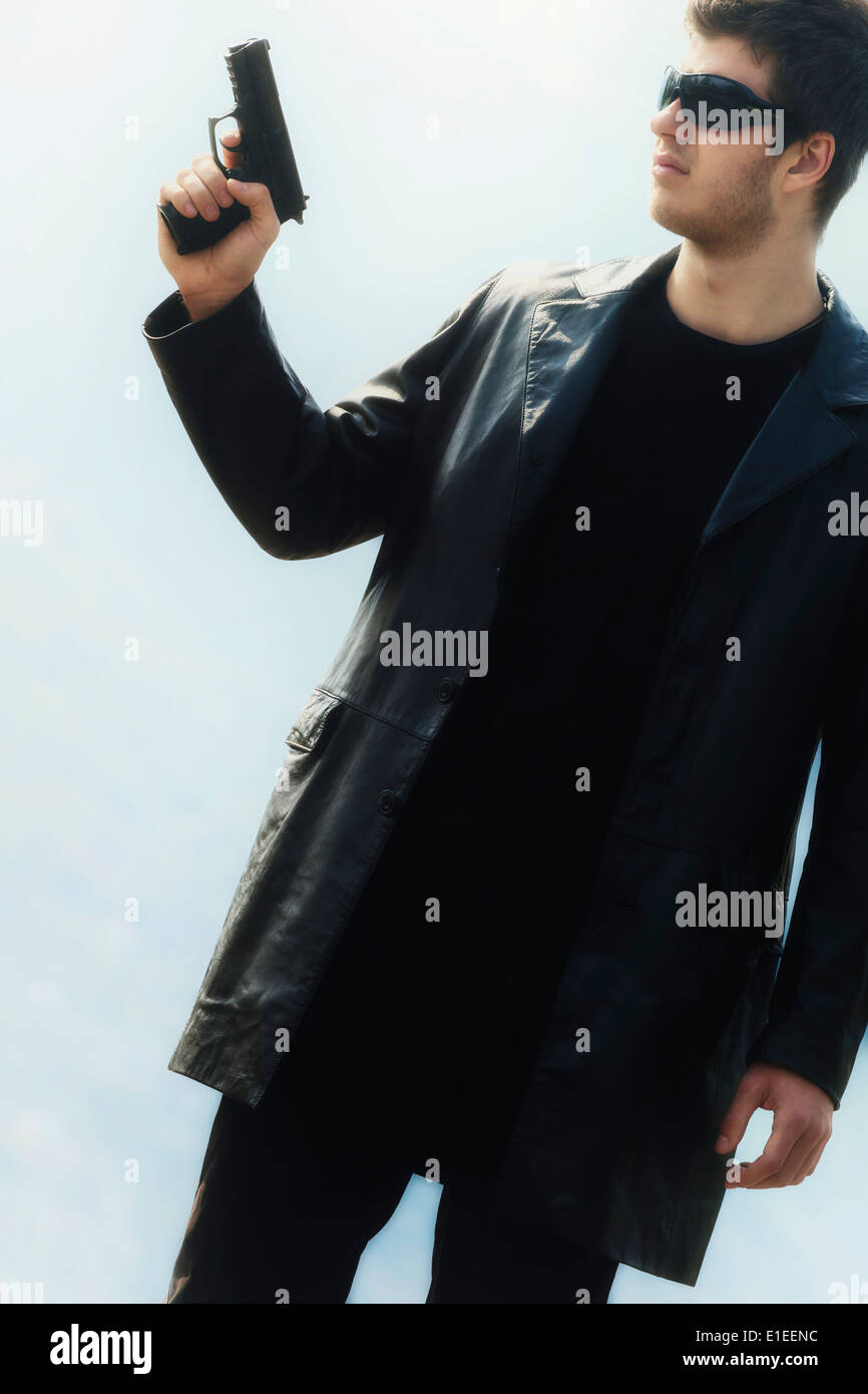 Le but d'un homme avec une arme à feu Banque D'Images