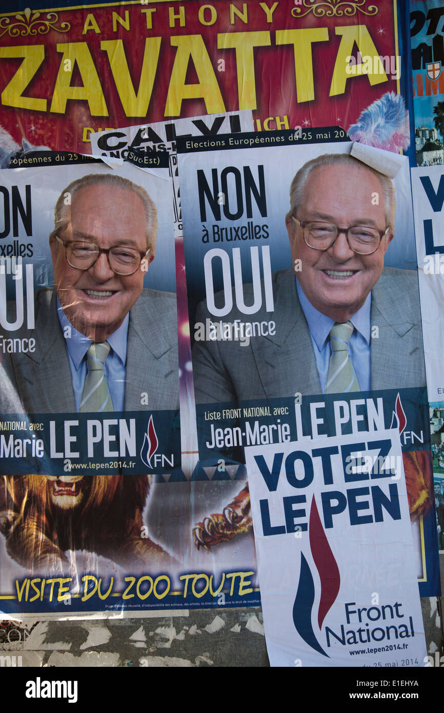 Élections européennes 2014 posters incitant les gens à voter pour Jean-Marie Le Pen et le Front National sur l'affichage en Corse Banque D'Images