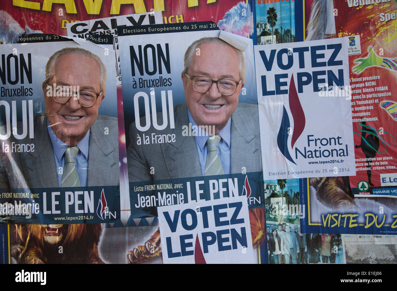 Élections européennes 2014 posters incitant les gens à voter pour Jean-Marie Le Pen et le Front National sur l'affichage en Corse Banque D'Images