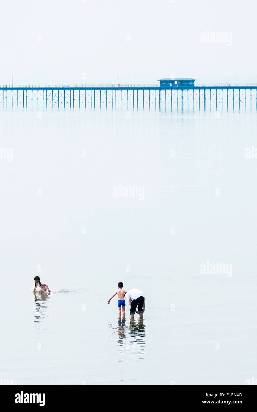 Enfants bassin pour enfants dans la mer à Southend on Sea. Banque D'Images