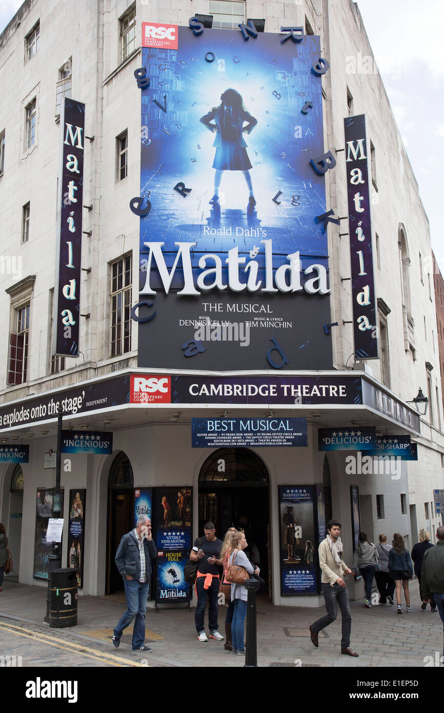 Matilda The Musical sur au Cambridge Theatre dans le West End de Seven Dials à Covent Garden. Londres, Royaume-Uni. Banque D'Images