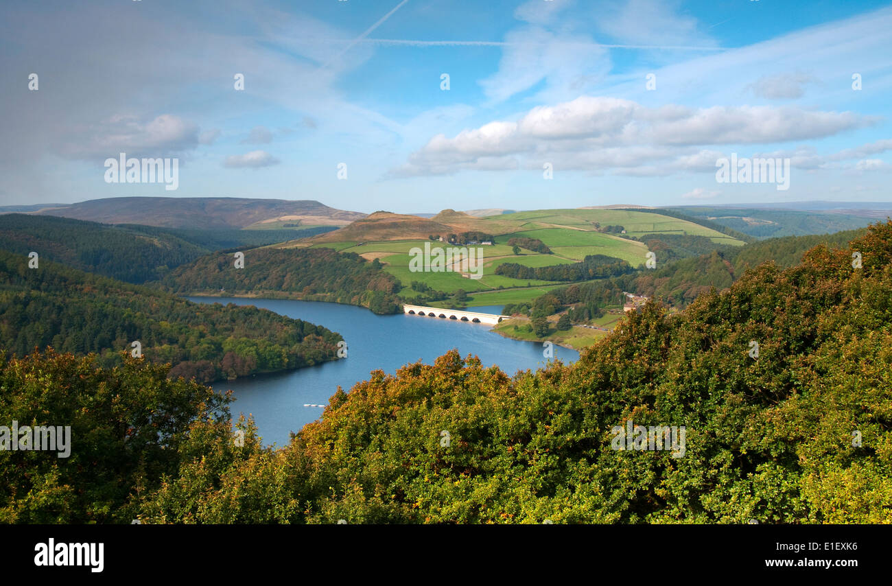 L'automne à bord Bamford, surplombant Ladybower Reservoir dans le Derbyshire Peak District England UK Banque D'Images