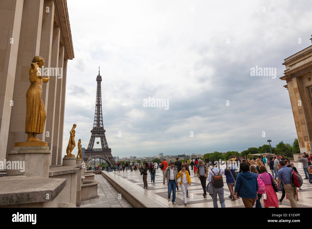 La Tour Eiffel vue du Palais de Chaillot, Place du Trocadéro, Paris France Banque D'Images