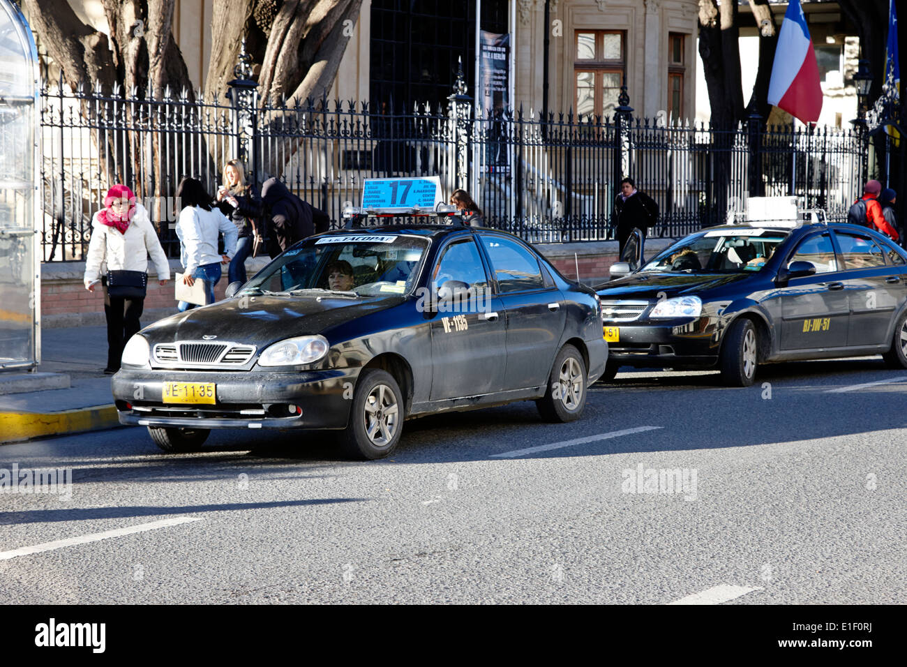 Des taxis colectivos locaux agissant comme un petit bus service transport Punta Arenas Chili Banque D'Images