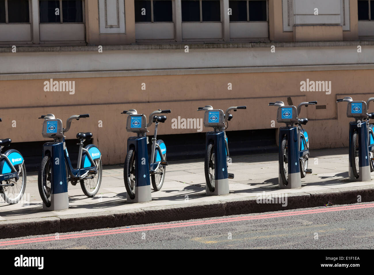 Barclays parrainé location régime. surnommé Boris de vélos, Location de vélo Bike station d'accueil à Londres Banque D'Images