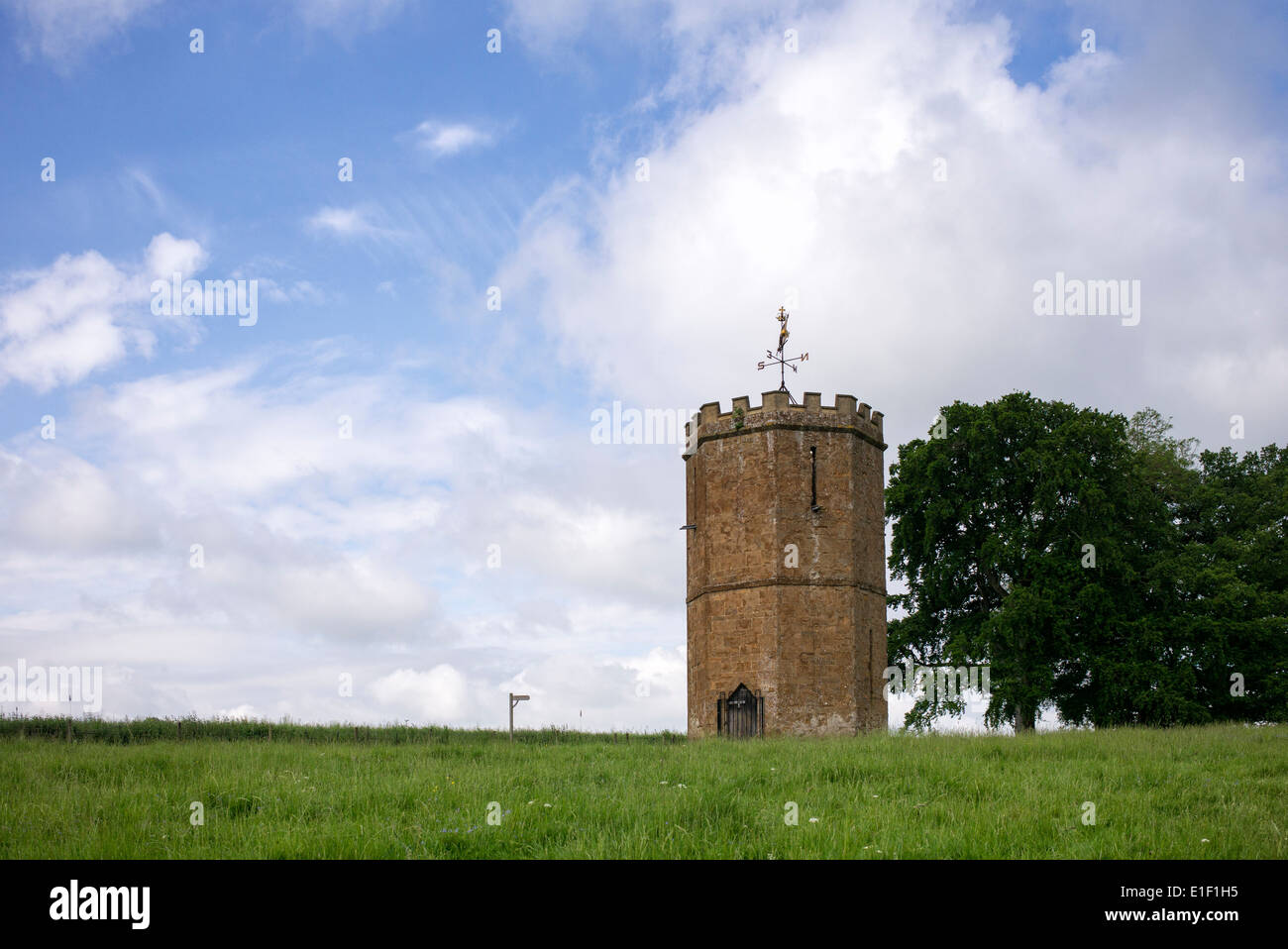 Wroxton pigeonnier. Le style gothique de la folie. Wroxton, Oxfordshire, Angleterre Banque D'Images