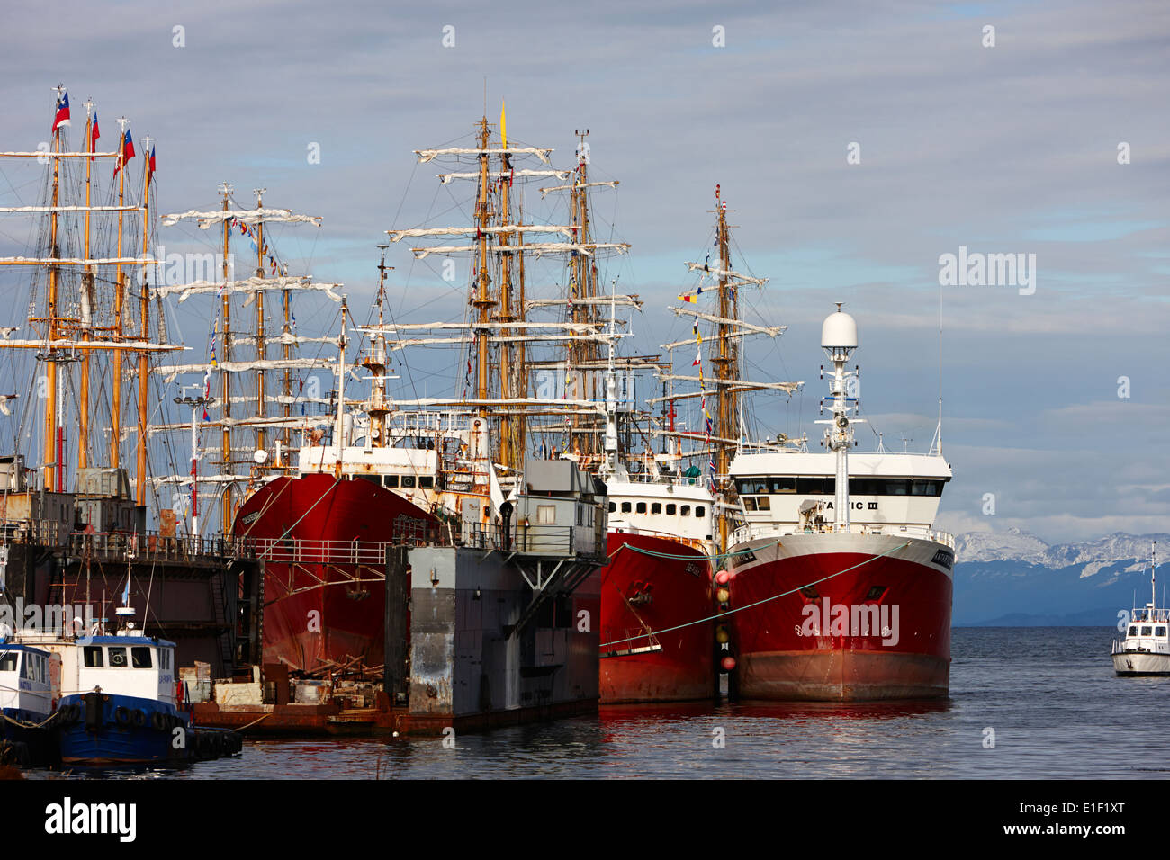 Pêche à l'usine chalutiers amarrés au port d'Ushuaïa en Argentine Banque D'Images