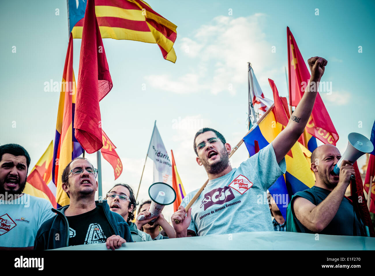 Barcelone, Espagne. 2 juin 2014. Les manifestants communistes pour une république socialiste protester contre la monarchie espagnole à Barcelone : Crédit matthi/Alamy Live News Banque D'Images