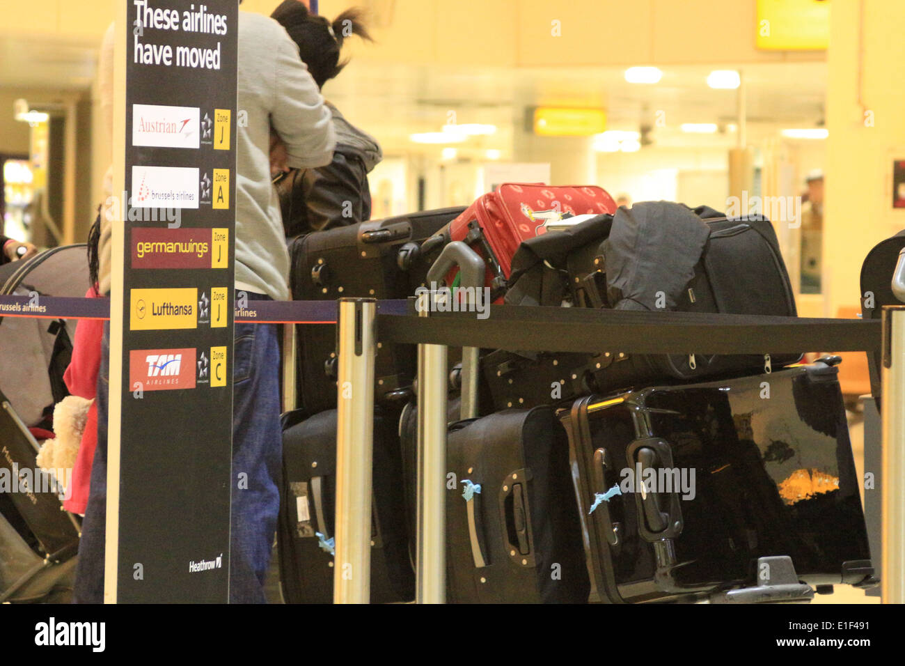 L'enregistrement des passagers dans les régions à l'aéroport Heathrow de Londres Banque D'Images