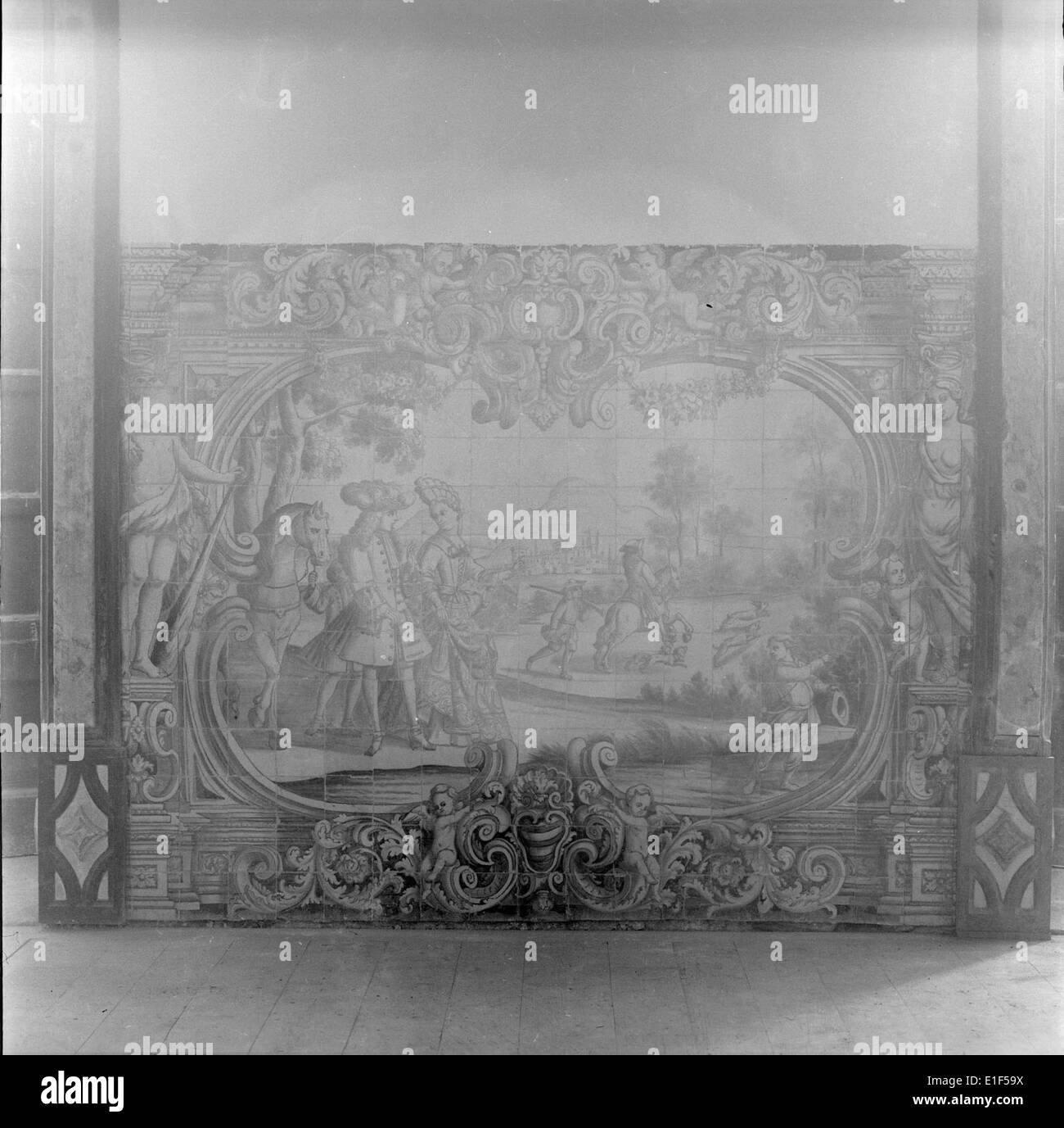 São do Porto, à Porto, au Portugal, est connu pour son travail de carreaux azulejo, conçu par João Miguel dos Santos Simões. Le site présente des motifs complexes de tuiles bleues et blanches qui représentent le portugais traditionnel Banque D'Images